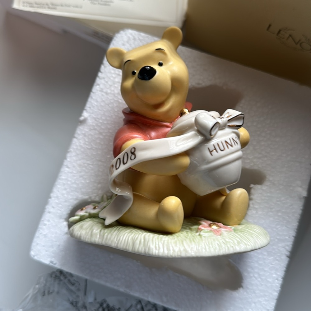 Lenox Collectible Figurine-A Sweet Treat From Pooh 2008